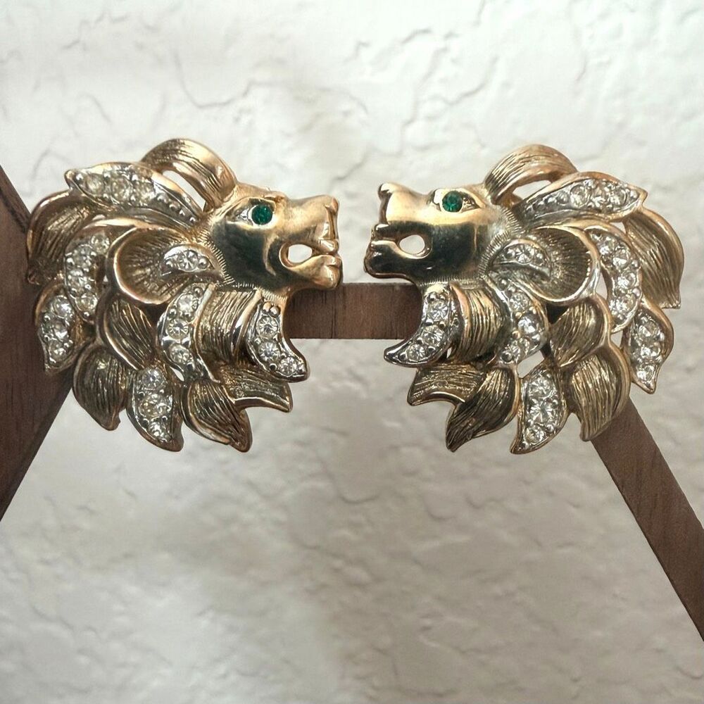 Vintage CRAFT Lion Head Rhinestone Green Eye Gold Tone Clip On Earrings